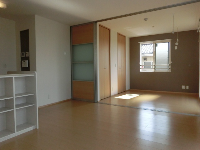 居室・リビング　目の前を遮るものは何も無いので日当たりは言うまでも無いですね