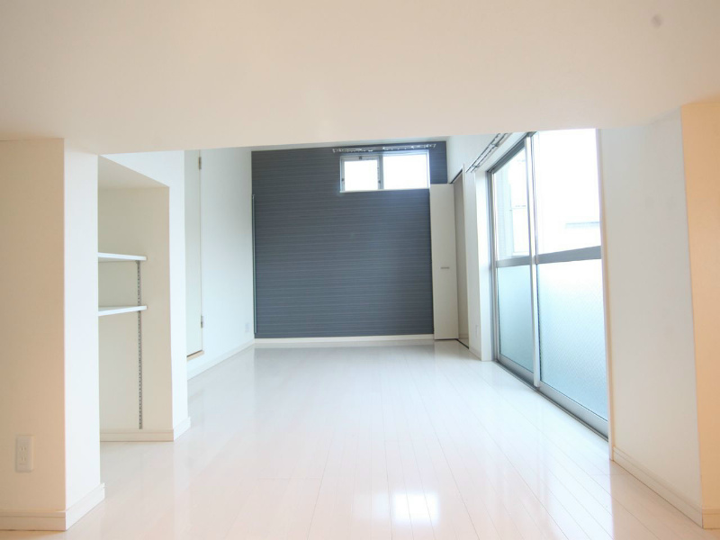 バルコニー　洋室5.2帖　アンダーロフト4.9帖（収納部屋でも使えます）