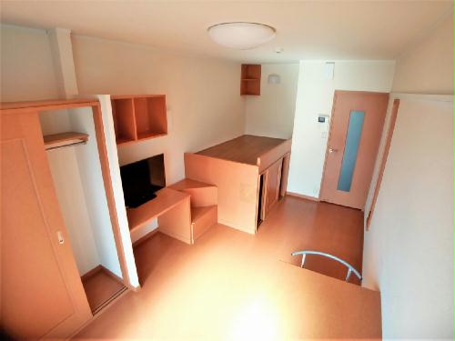 居室・リビング　ナチュラルな木目と白を基調とした室内