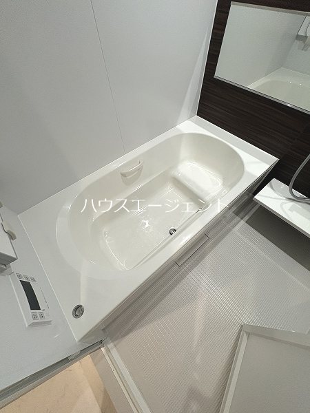 バス・シャワールーム　給湯機付きでいつでも温かいお湯が出ます