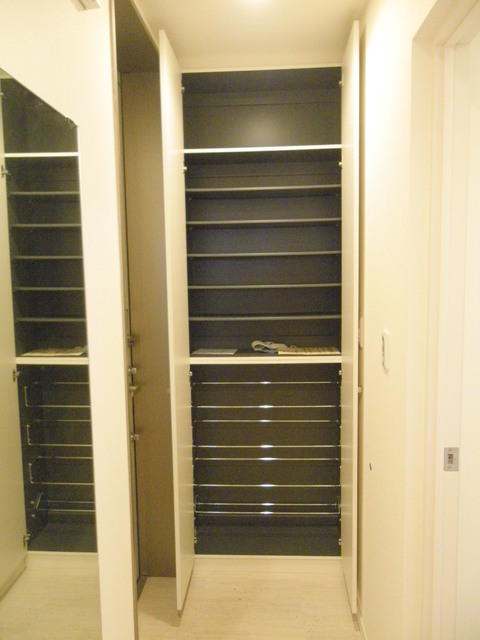 玄関　フルトールタイプの玄関シューズボックス