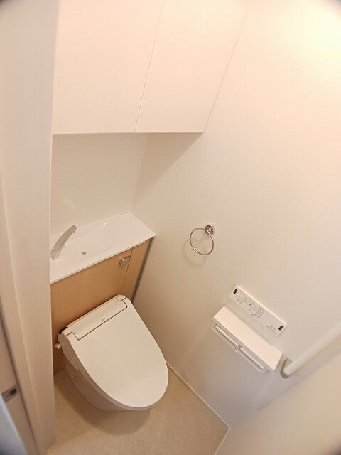 トイレ　温水洗浄便座