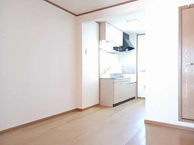 居室・リビング　こちらの居間で趣味の時間をお楽しみください