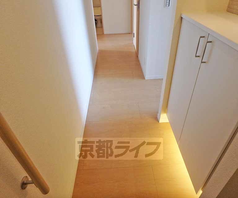 その他部屋・スペース　玄関から廊下にかけて