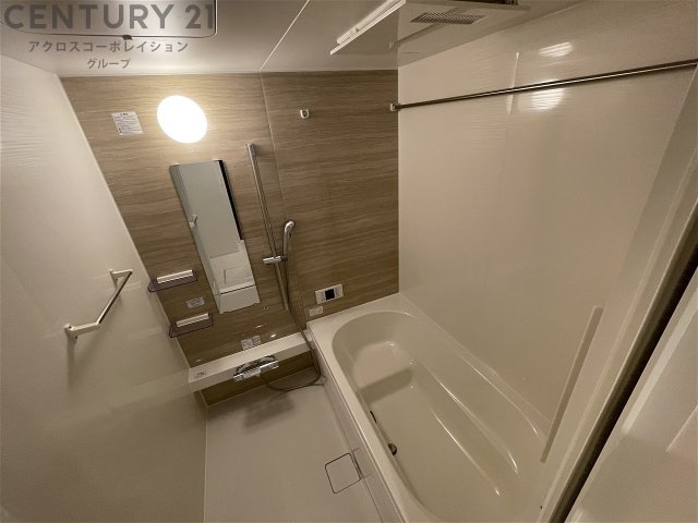 バス・シャワールーム　追い焚き・浴室乾燥機付きです♪