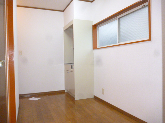 キッチン　ＩＨに交換済み　冷蔵庫等も置けるキッチン廻り