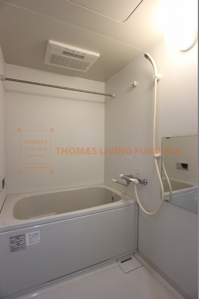 バス・シャワールーム　追い焚き機能も有ります。