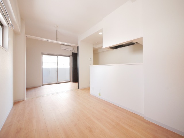 居室・リビング　こちらのリビングで趣味の時間をお楽しみください