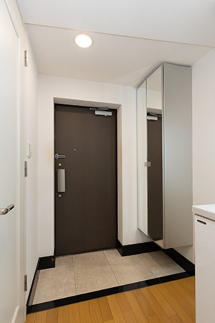 玄関　内見予約受付中、お気軽にお問い合わせください。【0037-6