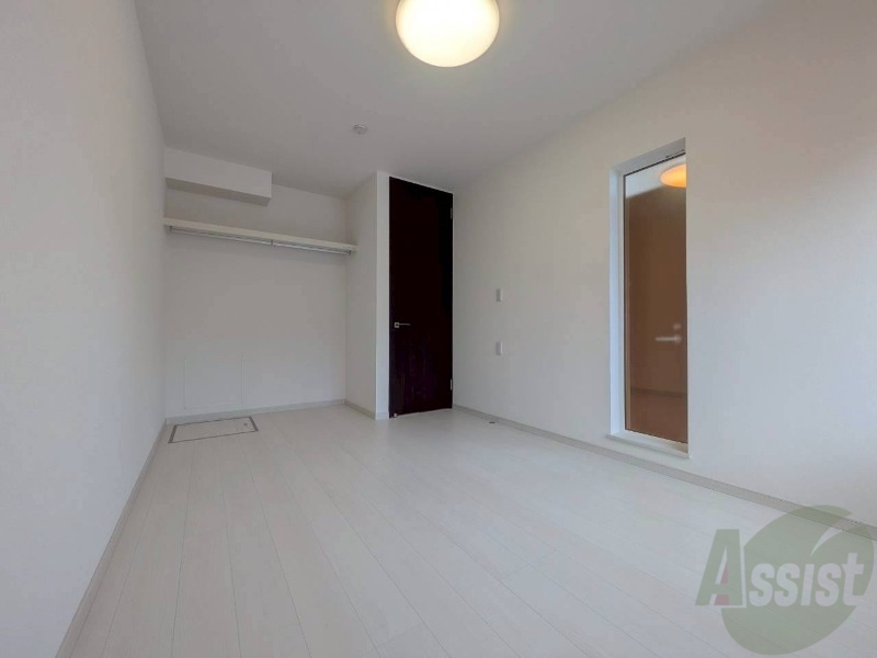 その他部屋・スペース　こちらのお部屋は光が差し込む、温かみのあるお部屋です。