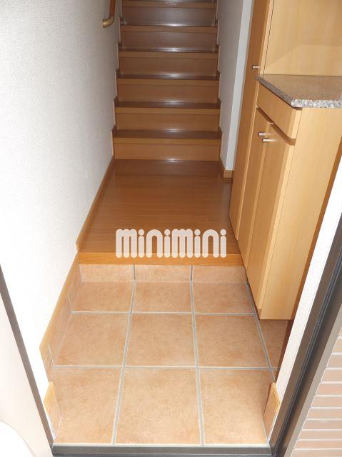 玄関　人気の独立式階段です