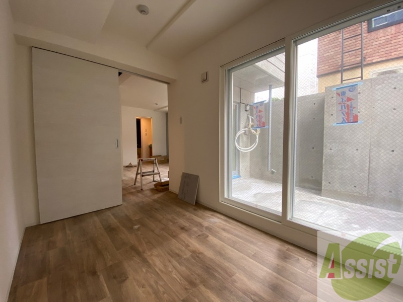 その他部屋・スペース　戸を閉めるとリビングと区切られた寝室にすることができますよ。