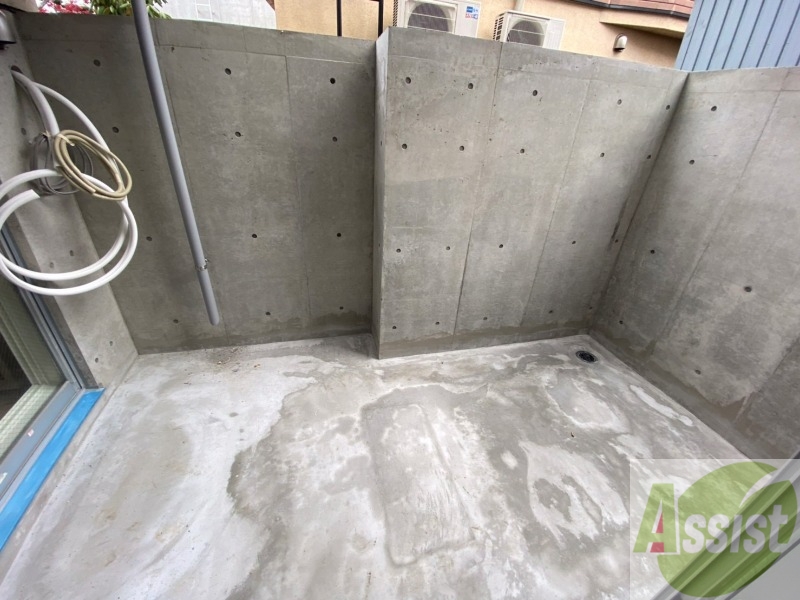 バルコニー　バルコニーが広くプチガーデニングも出来そうですね～。