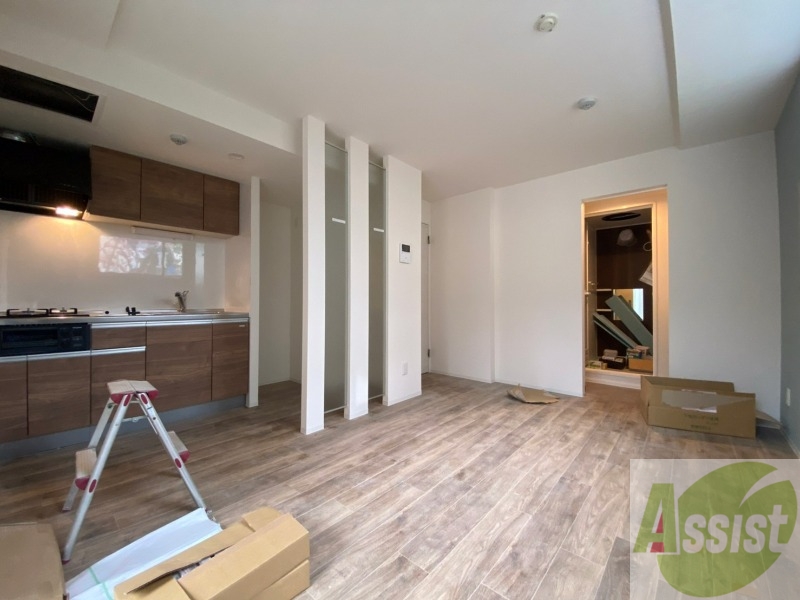 居室・リビング　リビングです。木目のフローリングが落ち着きますね。