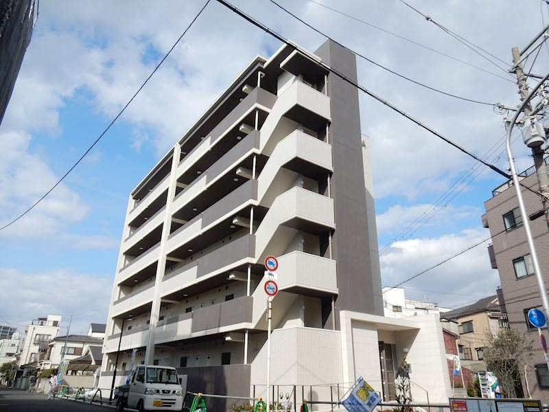 建物外観　鉄筋コンクリート造6階建て