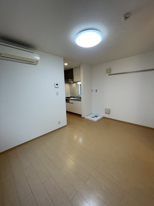 居室・リビング　☆明るい洋室☆