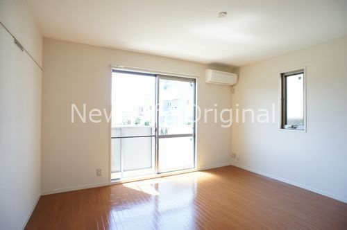 居室・リビング　2面採光の明るい8帖洋室です☆