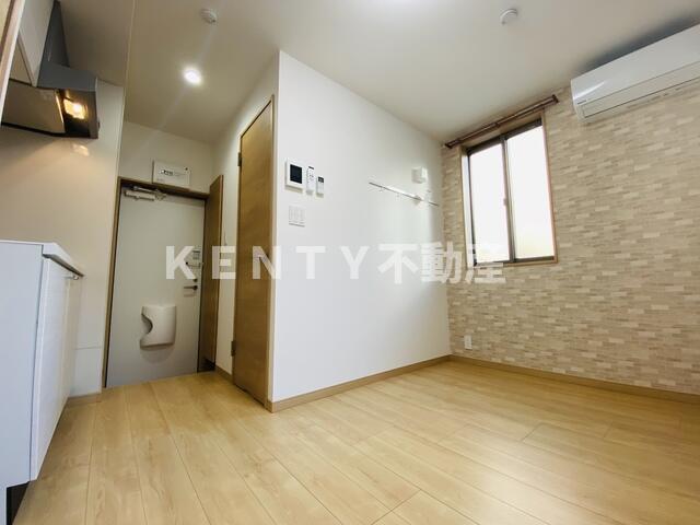 その他部屋・スペース　開放的な寝室です