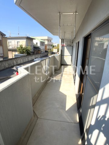 バルコニー　開放的で明るい空間を演出してくれるバルコニーです 同型タイプ