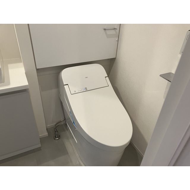 トイレ　落ち着いた色調のトイレです