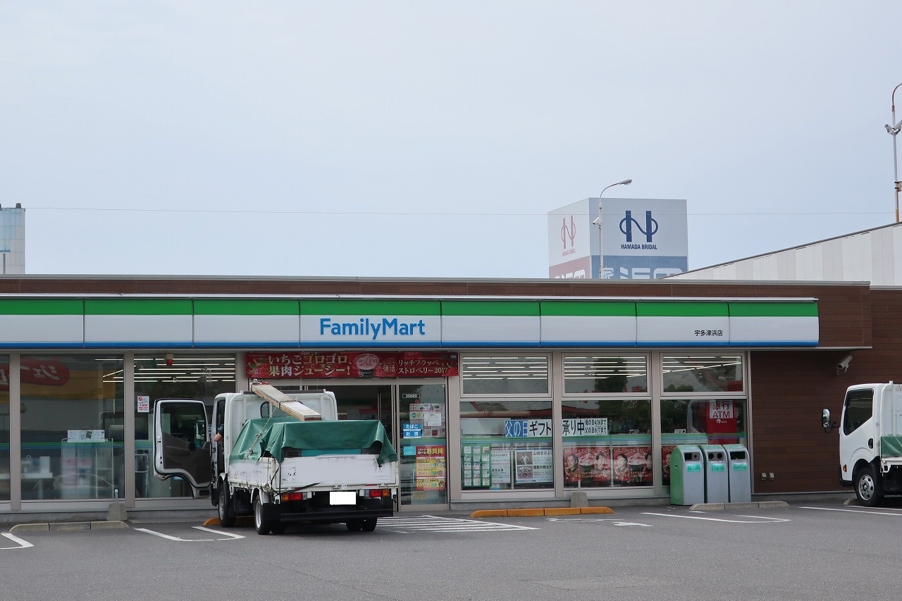 コンビニ　ファミリーマート宇多津浜店（コンビニ）まで104m