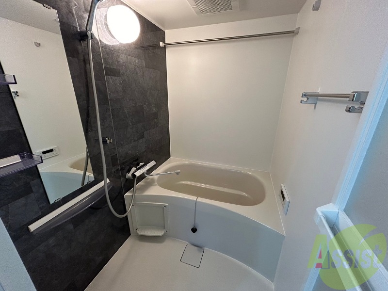 バス・シャワールーム　お風呂になります。一日の疲れを癒してくださいね。