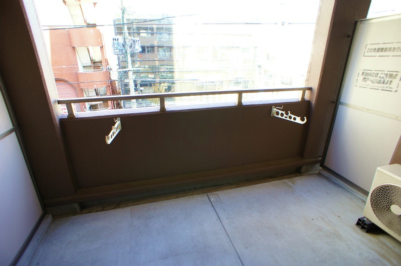 バルコニー　お洗濯にも便利なバルコニー付き