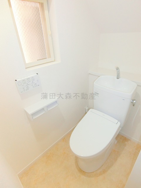 トイレ　温水洗浄便座付きのトイレ