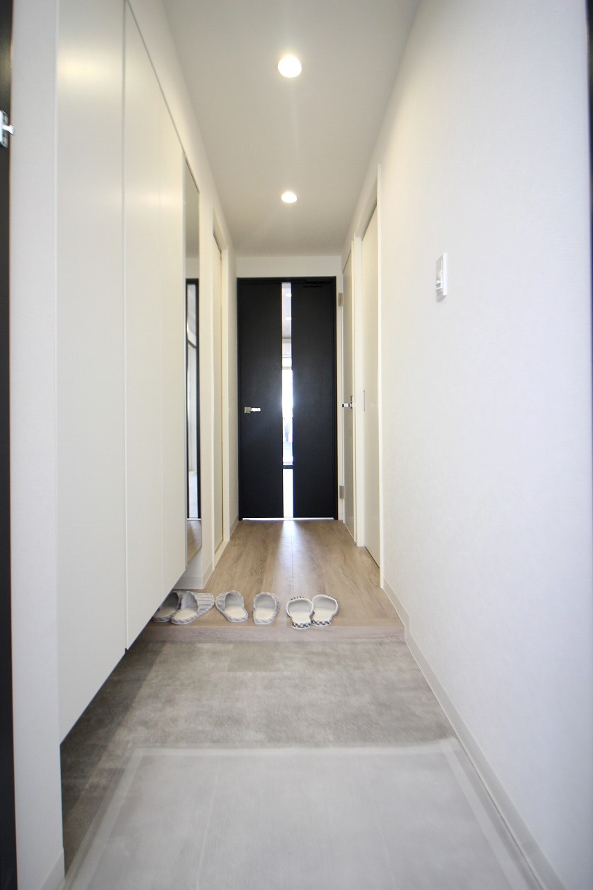 玄関　※別号室の掲載写真です。ご参照ください。