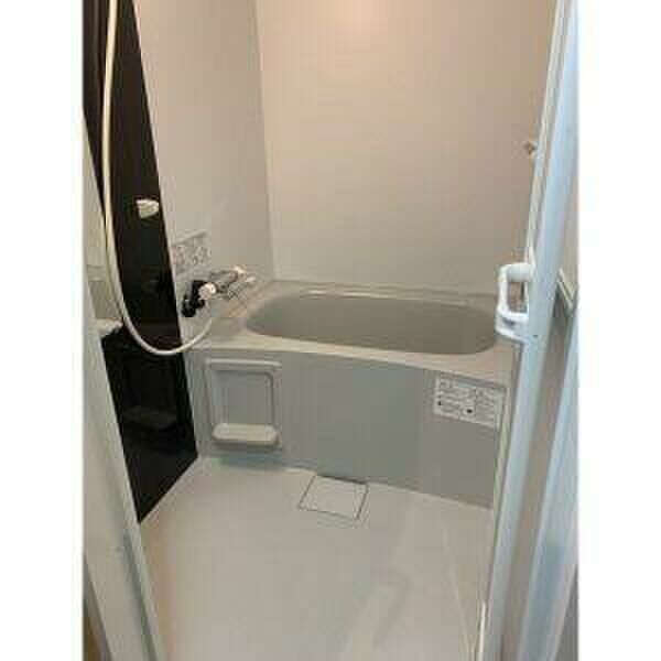 バス・シャワールーム　5階同号室内観です