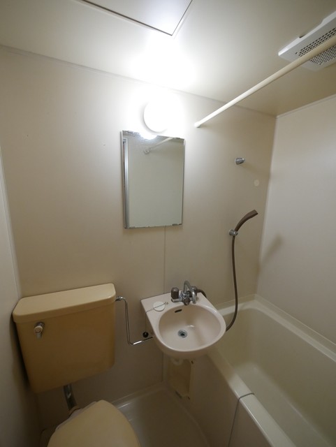 洗面設備　★鏡付の綺麗な洗面台です★