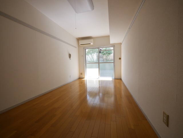 居室・リビング　★エアコン付の明るいお部屋です★