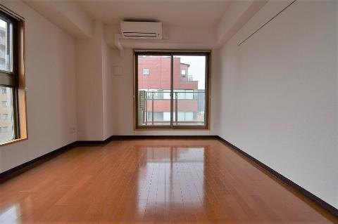 居室・リビング　室内