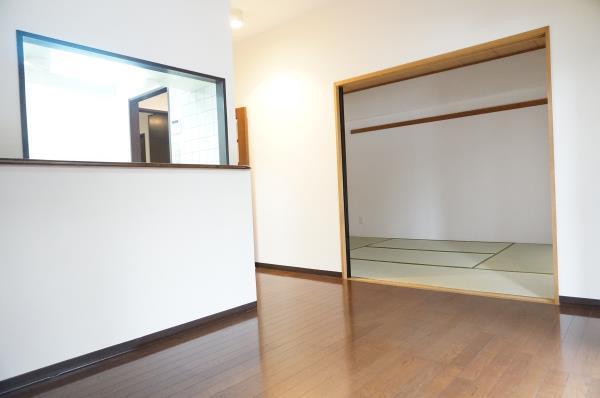 居室・リビング　10.2帖のきれいなLDK。