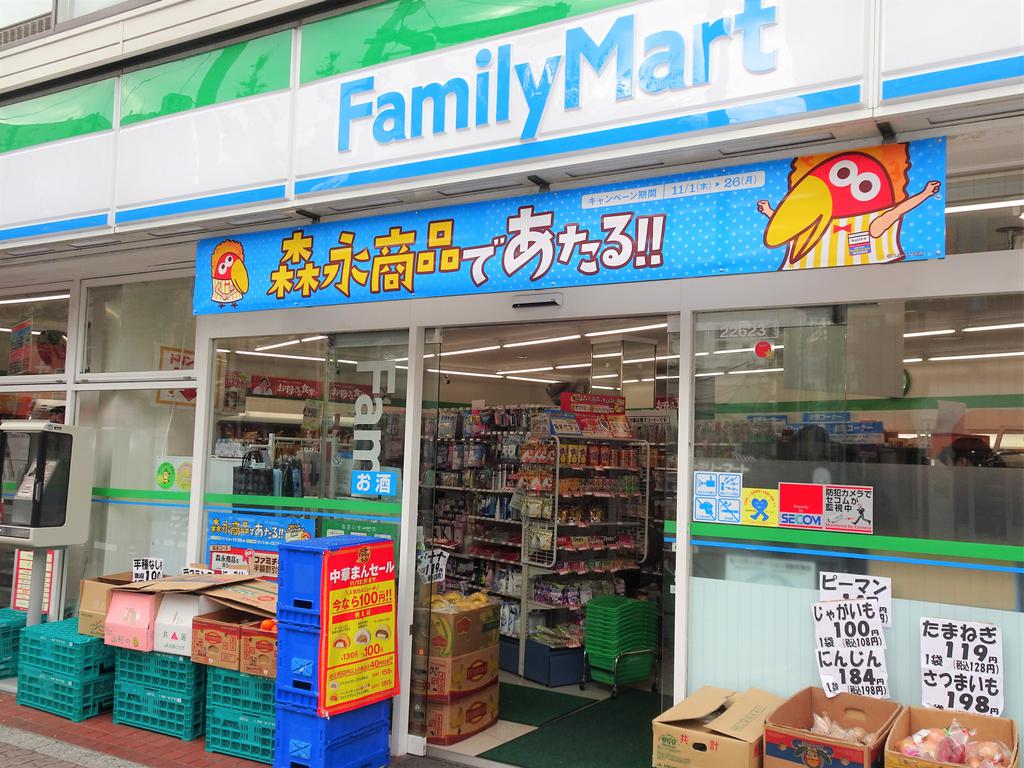 コンビニ　ファミリーマート（コンビニ）まで250m