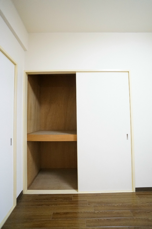 収納　洋室5.8帖