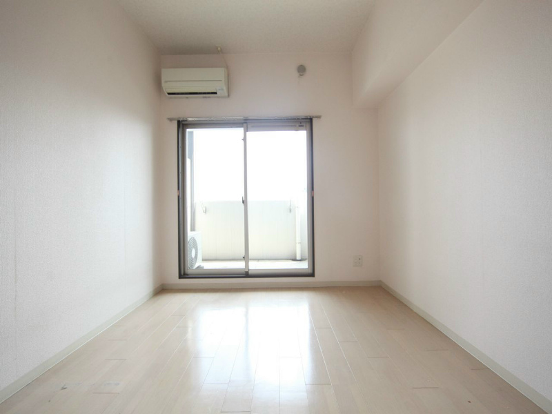 バルコニー　洋室7帖　エアコン完備　バルコニー