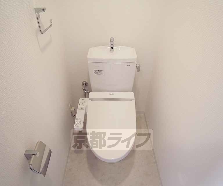 トイレ　ウォシュレット付きです。