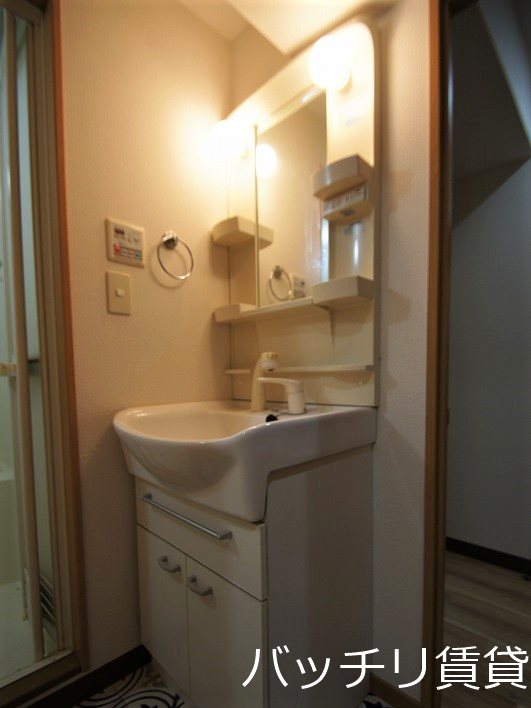 洗面設備　同型タイプの為、現状を優先致します。