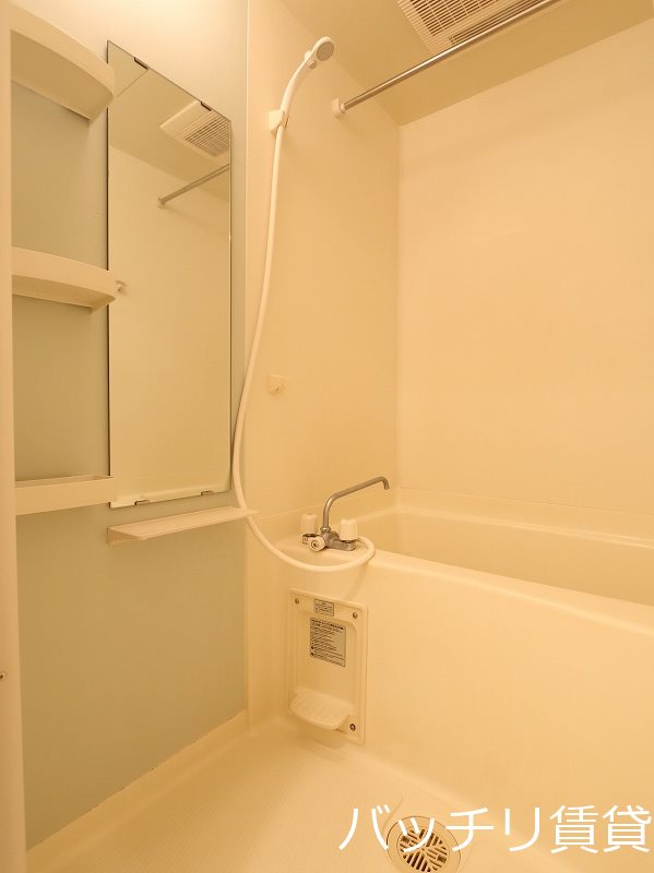 バス・シャワールーム　同型タイプの為、現状を優先致します。
