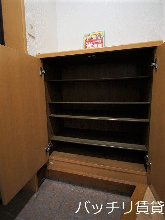 玄関　同型タイプの為、現状を優先致します。