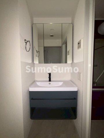 洗面設備　ゆったりとスペースのある洗面所