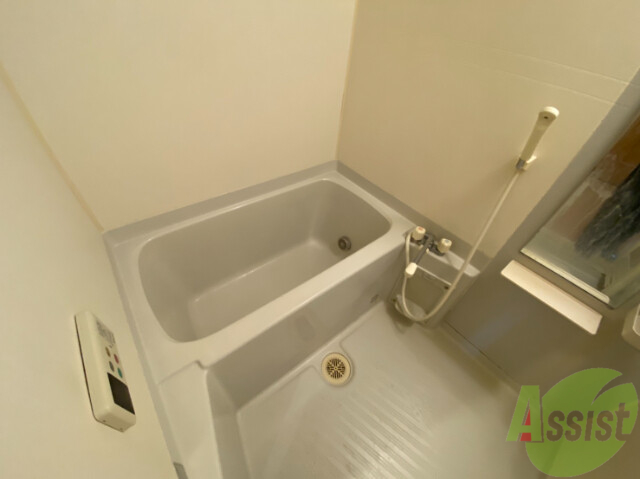 バス・シャワールーム　追い焚き機能が付いているのでいつでも温かいお風呂に入れますよ