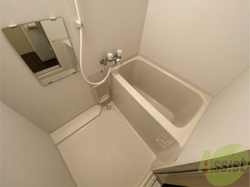 バス・シャワールーム　お風呂になります。一日の疲れを癒してくださいね。