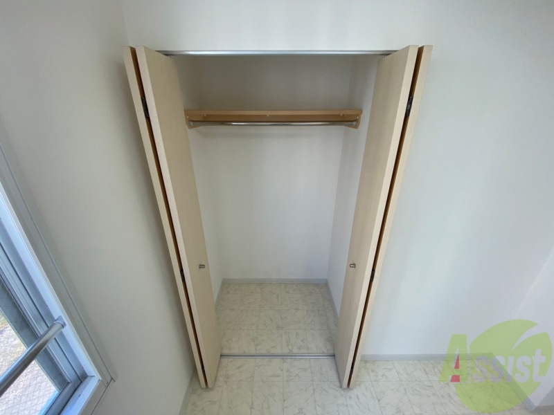 収納　クローゼットは奥行きもあり、荷物が多い方でも安心です。