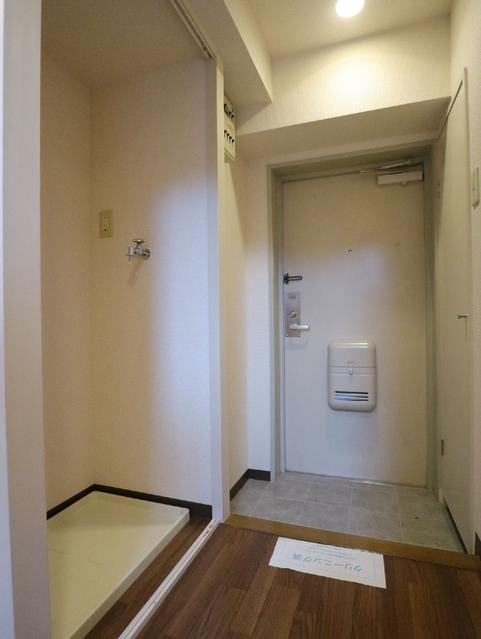 玄関　玄関　※同物件・同仕様画像