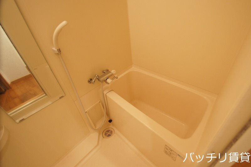 バス・シャワールーム　別号室写真の為、現況を優先いたします。