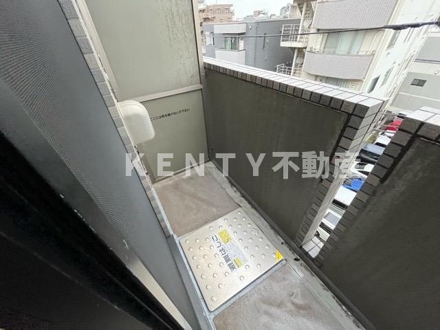 バルコニー　暖かな日差しのふりそそぐバルコニー