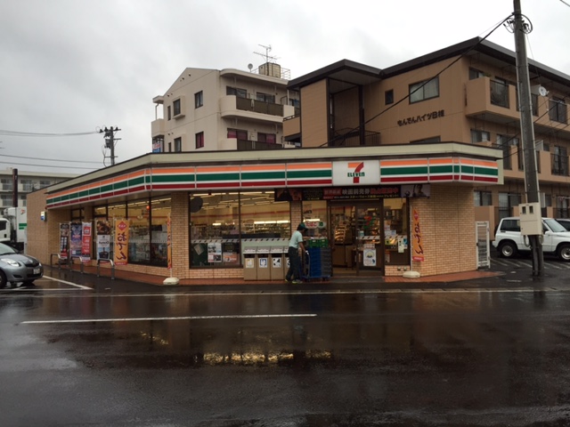 コンビニ　セブンイレブン仙台遠見塚3丁目店（コンビニ）まで553m