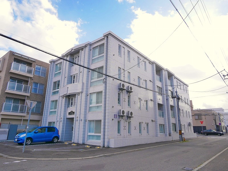 建物外観　ネット使用料が無料の駅近マンションです♪